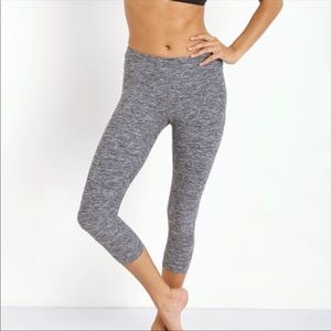 NWOT Beyond Yoga Gray Spacedye Capri Leggings! Size S